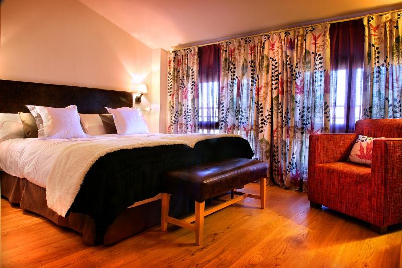 Standard Double Room image 2