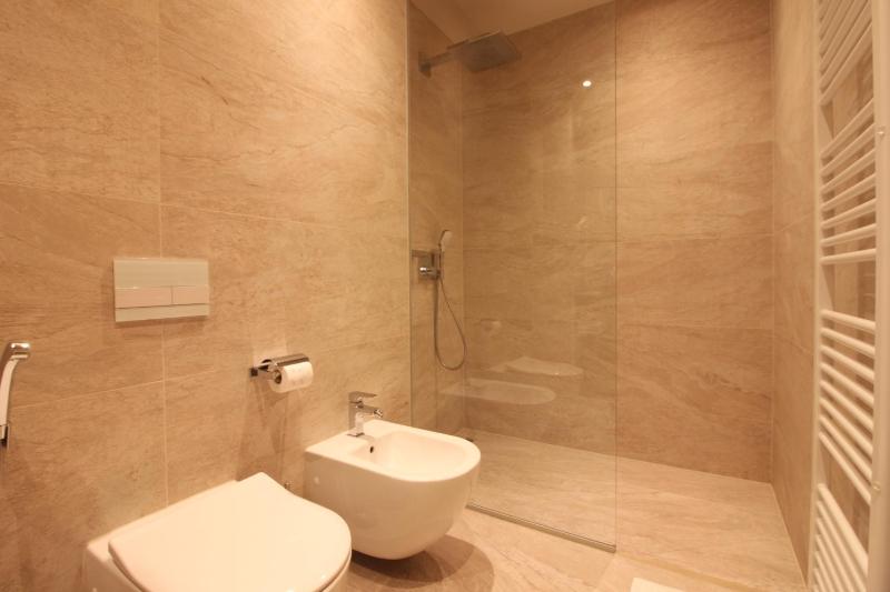 Deluxe Three-Bedroom Apartment image 3