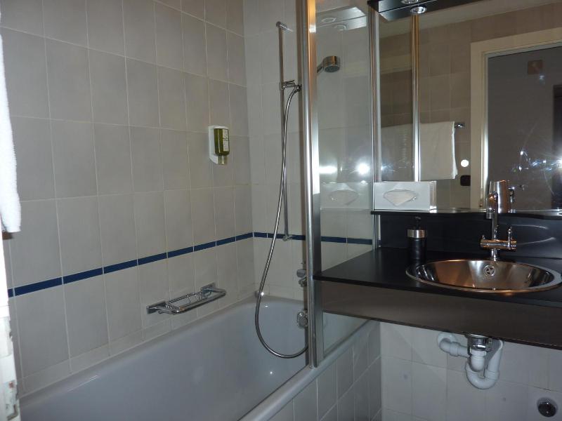Two-Bedroom Apartment with Lake View image 2