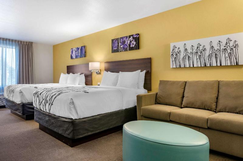 Standard Queen Room with Two Queen Beds - Non-Smoking image 1