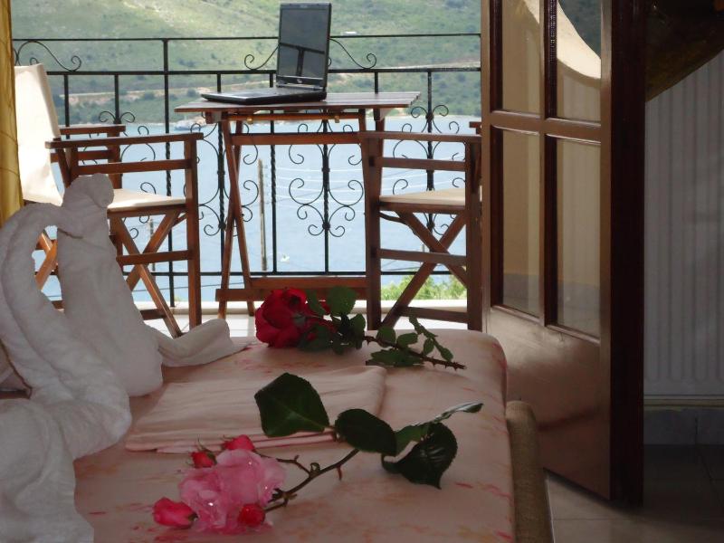 Deluxe Studio image 4