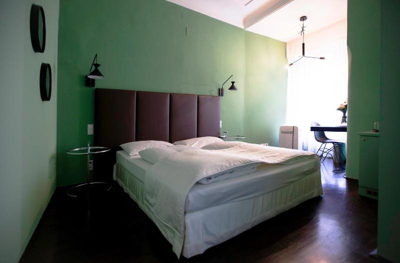 Classic Double Room image 2