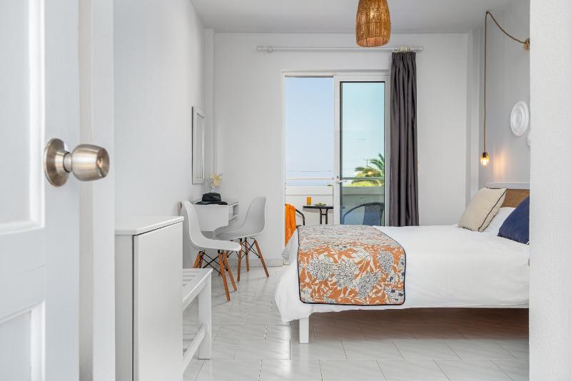 Double or Twin Room with Sea View image 4