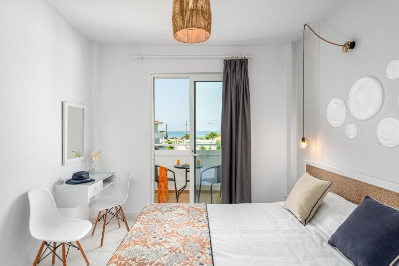 Elegant Double Sea View Room image 1