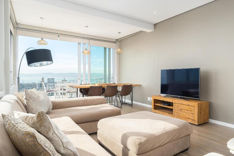 Apartment with Sea View image 2