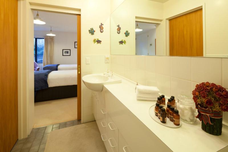 Spinnaker Bay Apartments - image 10