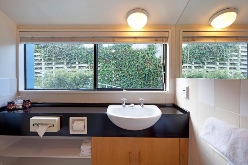 Spinnaker Bay Apartments - image 11