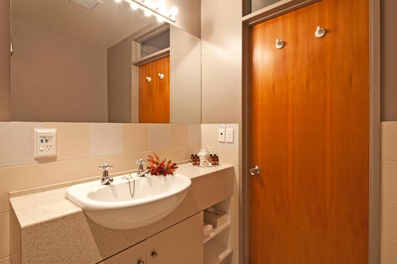 Spinnaker Bay Apartments - image 5