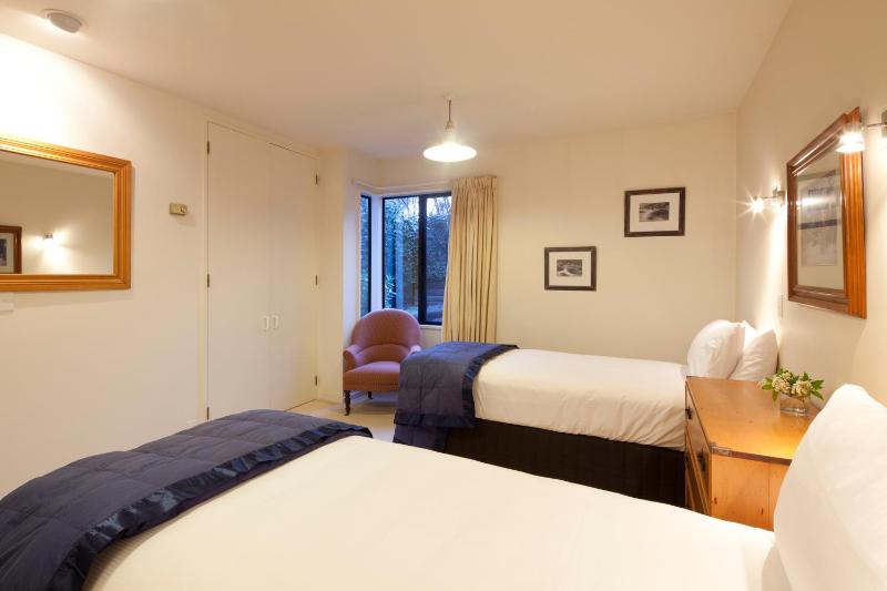 Spinnaker Bay Apartments - image 30