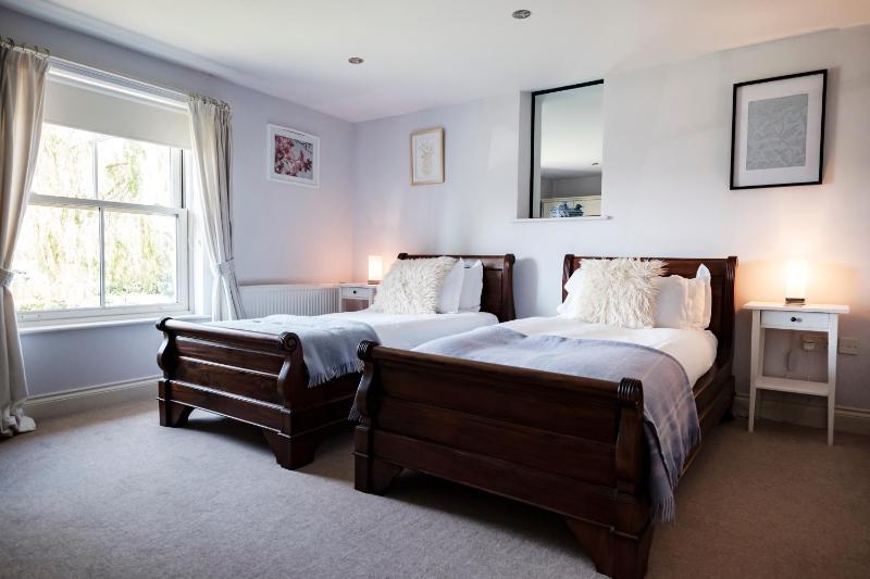 Luxury Twin Room image 1