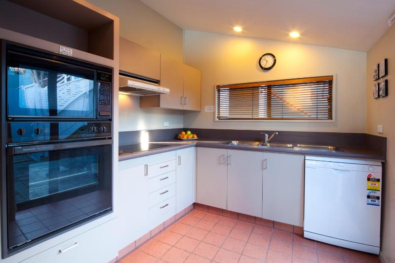 Spinnaker Bay Apartments - image 39