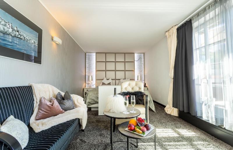 Junior Suite with Terrace image 1