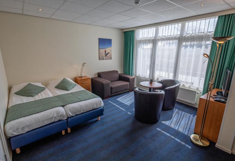 Deluxe Quadruple Room image 4