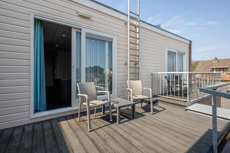 Double Room with Balcony image 3