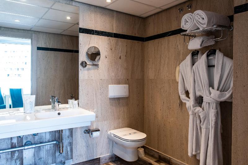 Suite with Spa Bath image 3