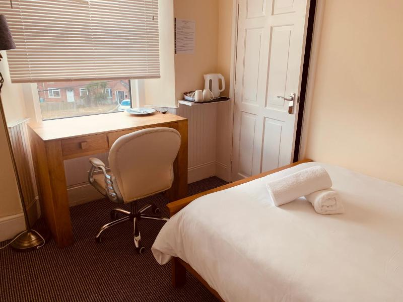 Standard Single Room image 2