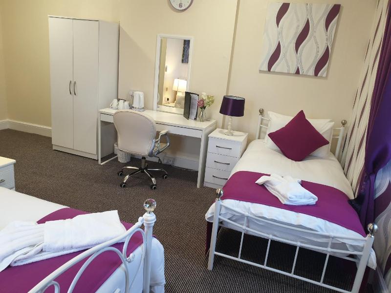 Superior Twin Room image 1