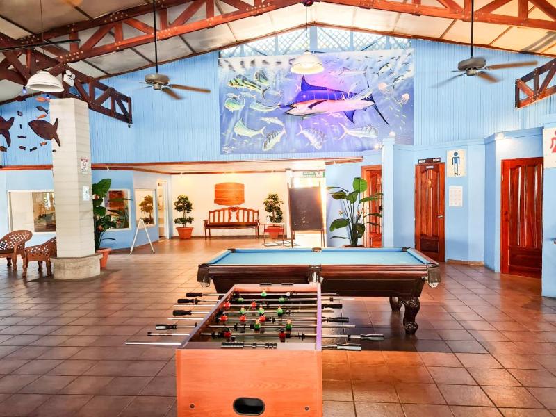 Fish Hook Marina Hotel - image 4