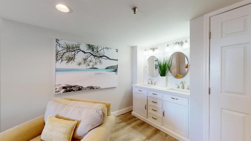 1102 Villamare - image 16