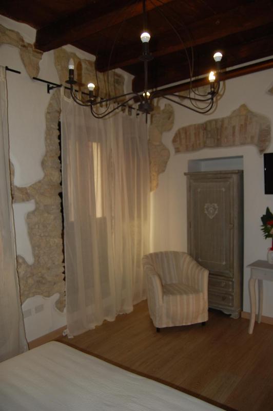 Deluxe Double or Twin Room with Balcony image 1