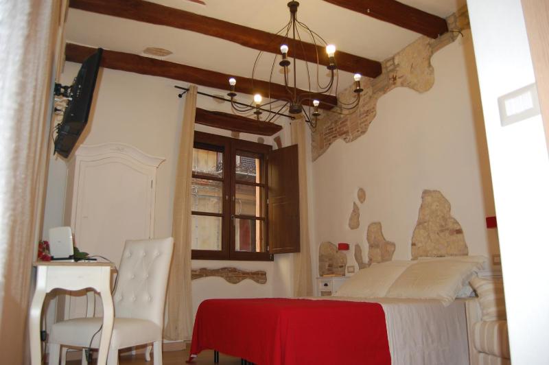 Double or Twin Room image 3