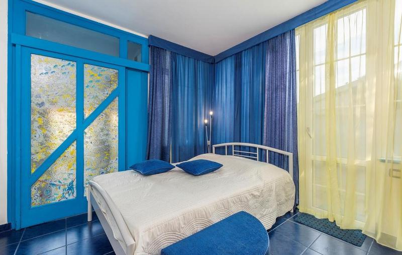 Three-Bedroom Apartment with Terrace image 3