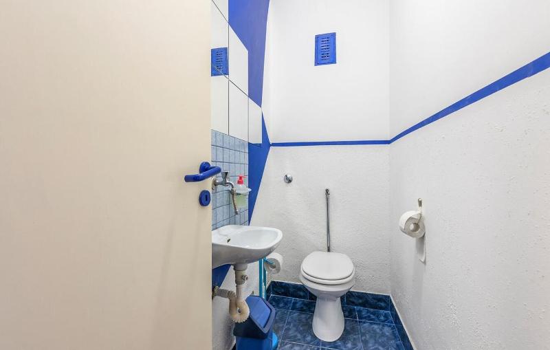 Three-Bedroom Apartment with Terrace image 2