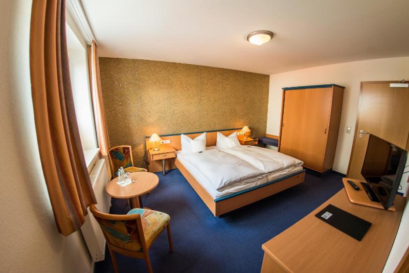 Double Room image 3