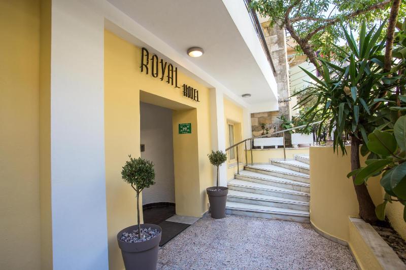 Royal Aparthotel City Centre - image 12