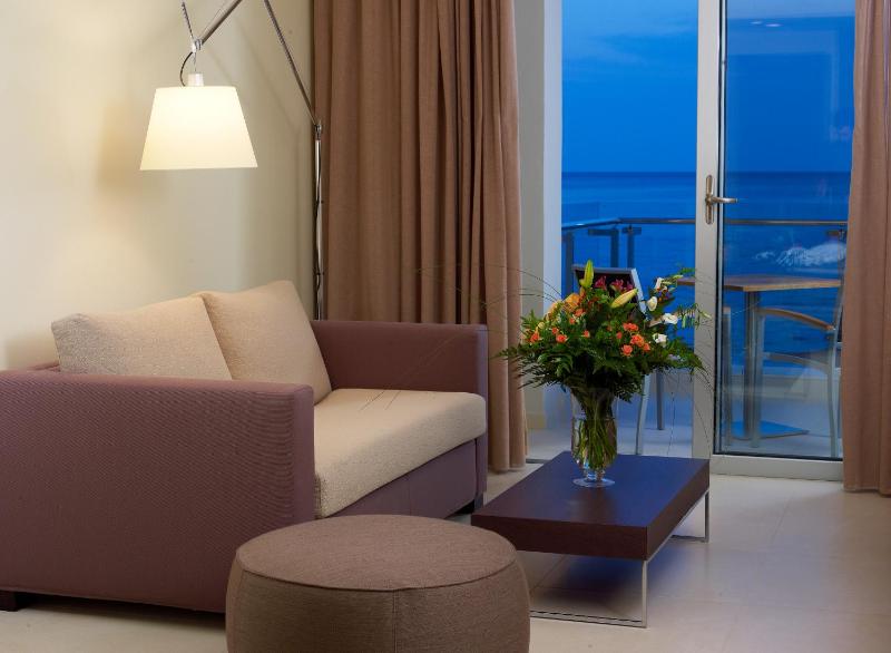 Junior Suite with Sea View image 3