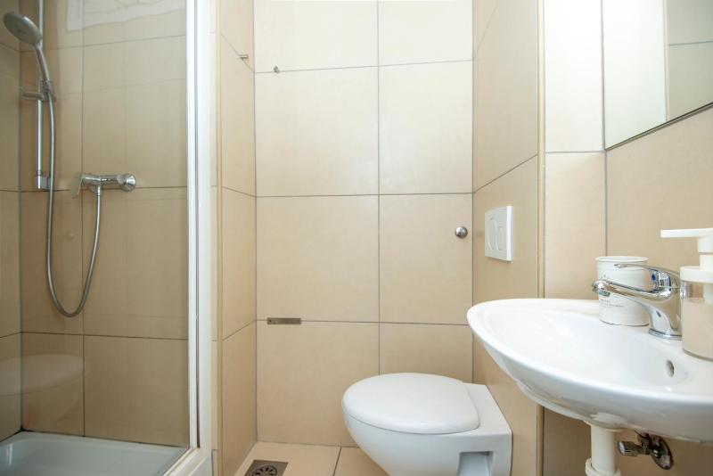 One-Bedroom Apartment image 2