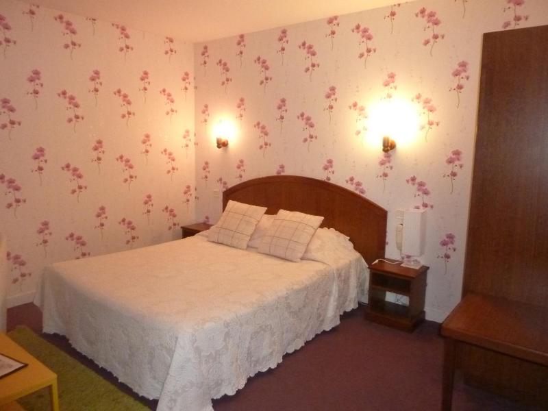 Double Room with Bathtub image 1