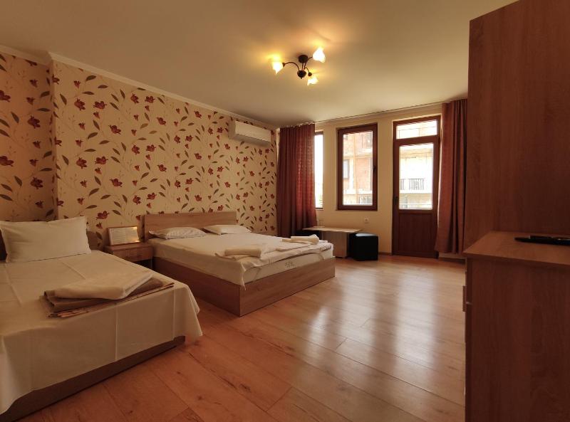 Quadruple Room with Balcony image 3