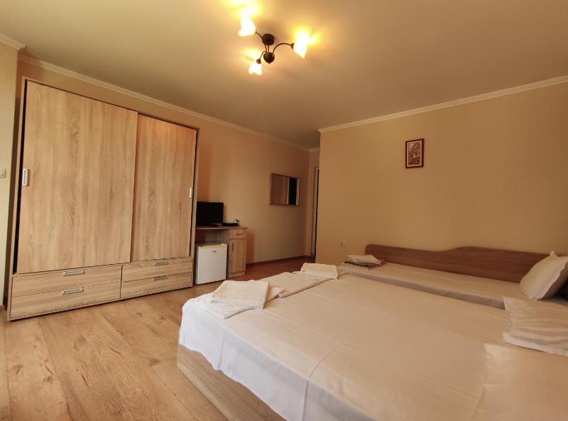 Quadruple Room with Balcony image 4