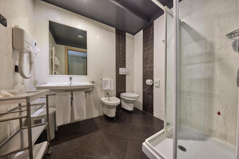 Double or Twin Room with Garden View image 1