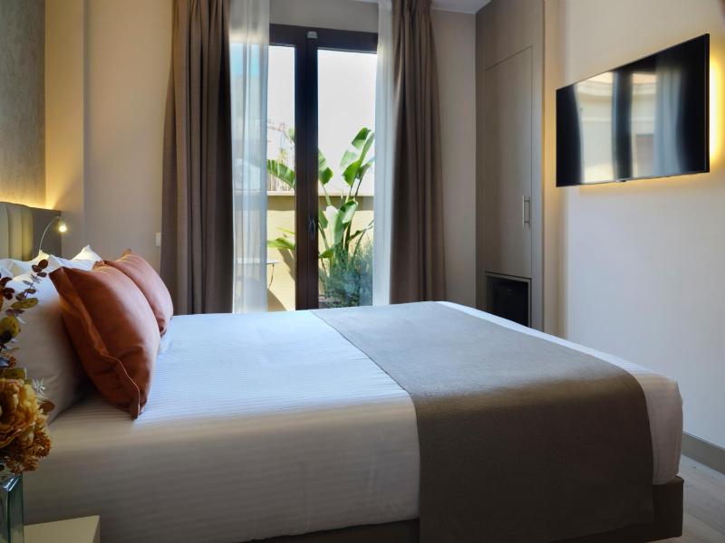 Single Room with Balcony image 3