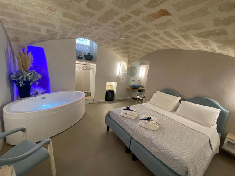 Relax  Double Room with Spa Bath - Basement image 3