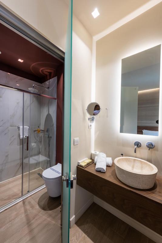 Superior Connecting Rooms with Balcony and City View image 2