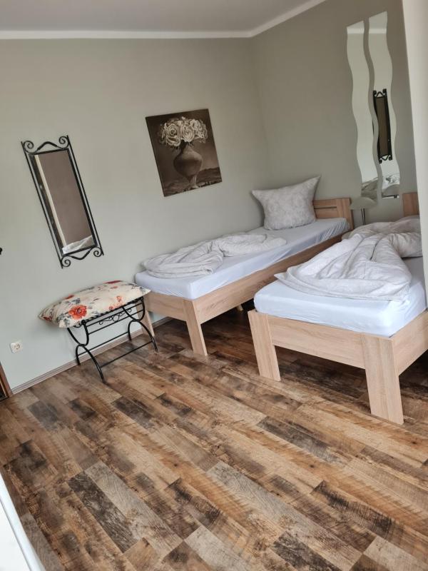 Small Double Room image 4