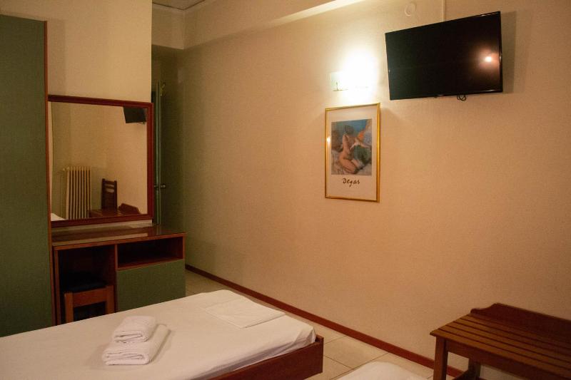 Double or Twin Room image 4
