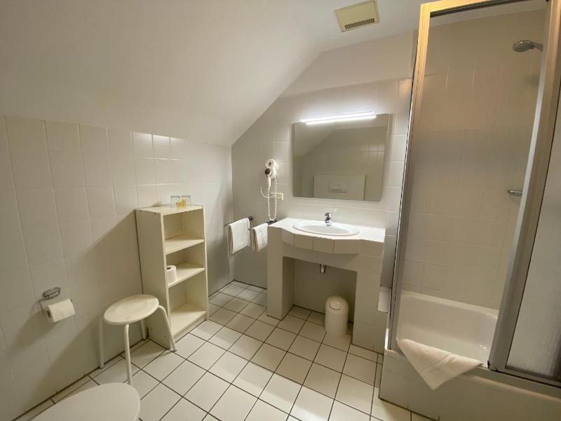Economy Twin Room image 2