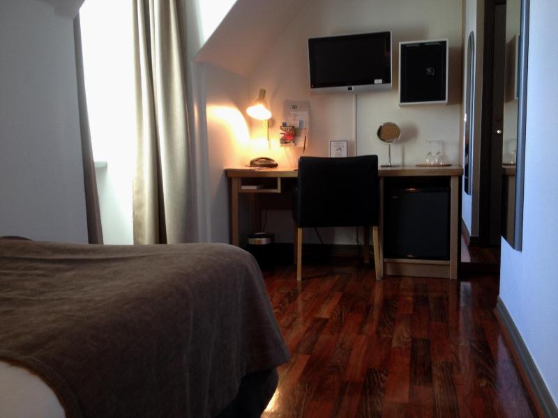 Budget Single Room image 3