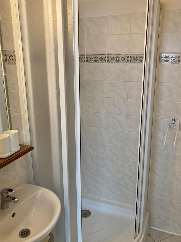 Double Room image 4