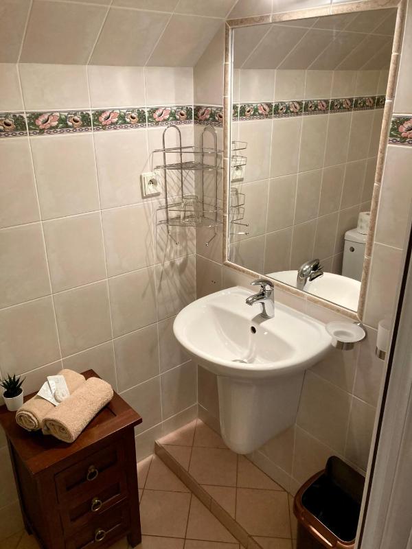 Double Room image 3