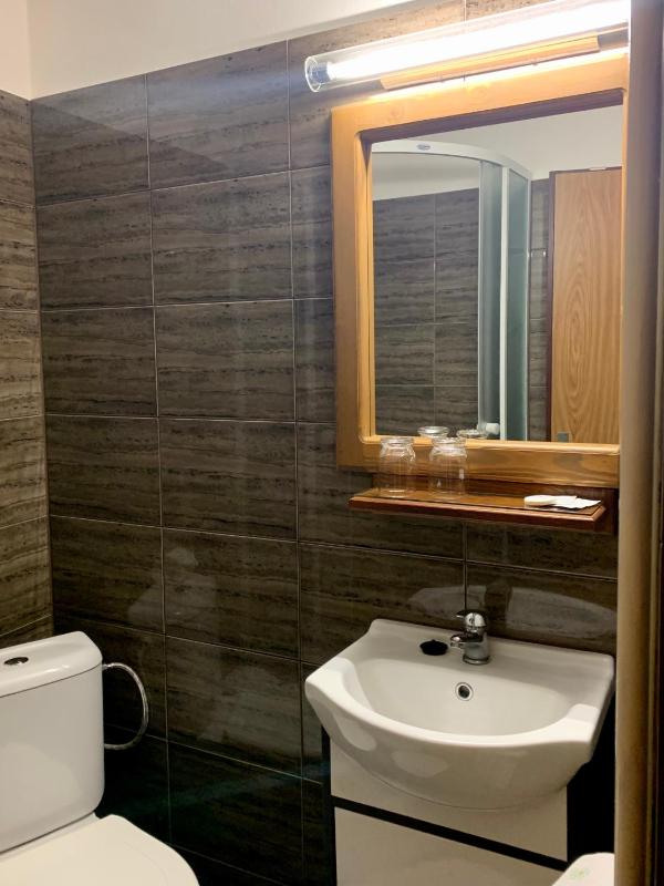 Double Room image 3