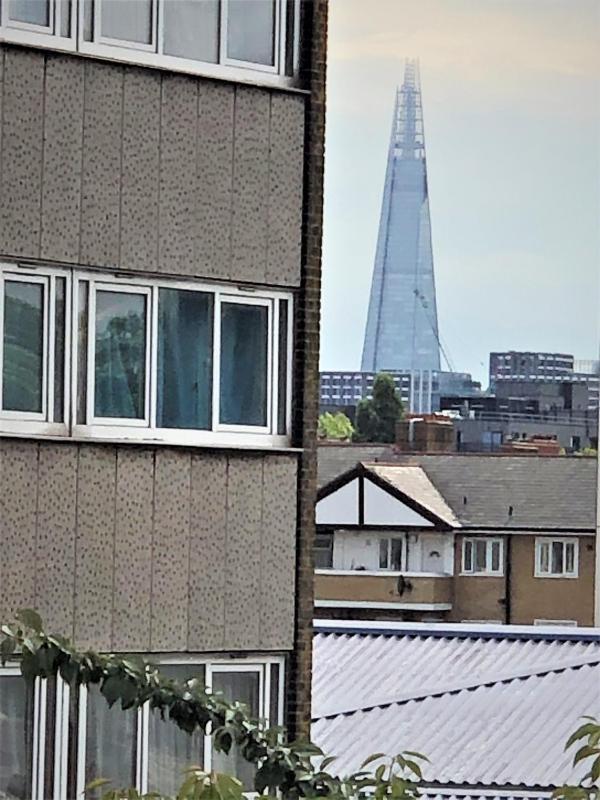 Double Room with Balcony image 3