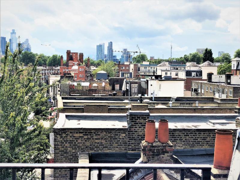 Double Room with Balcony image 2