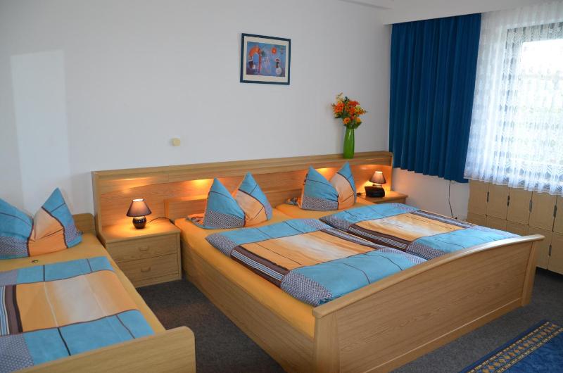 Triple Room with Private Bathroom image 4