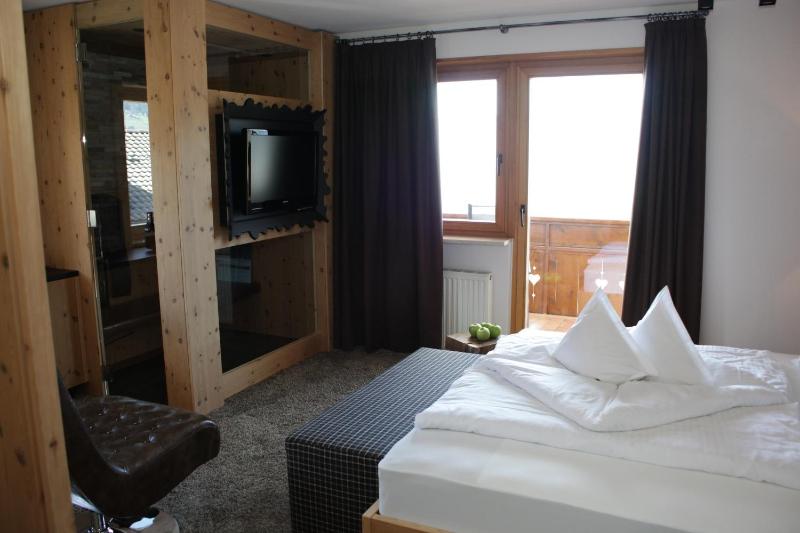 Suite with Sauna image 3