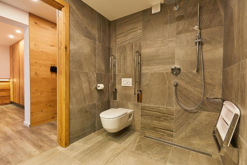 King Room - Disability Access image 2